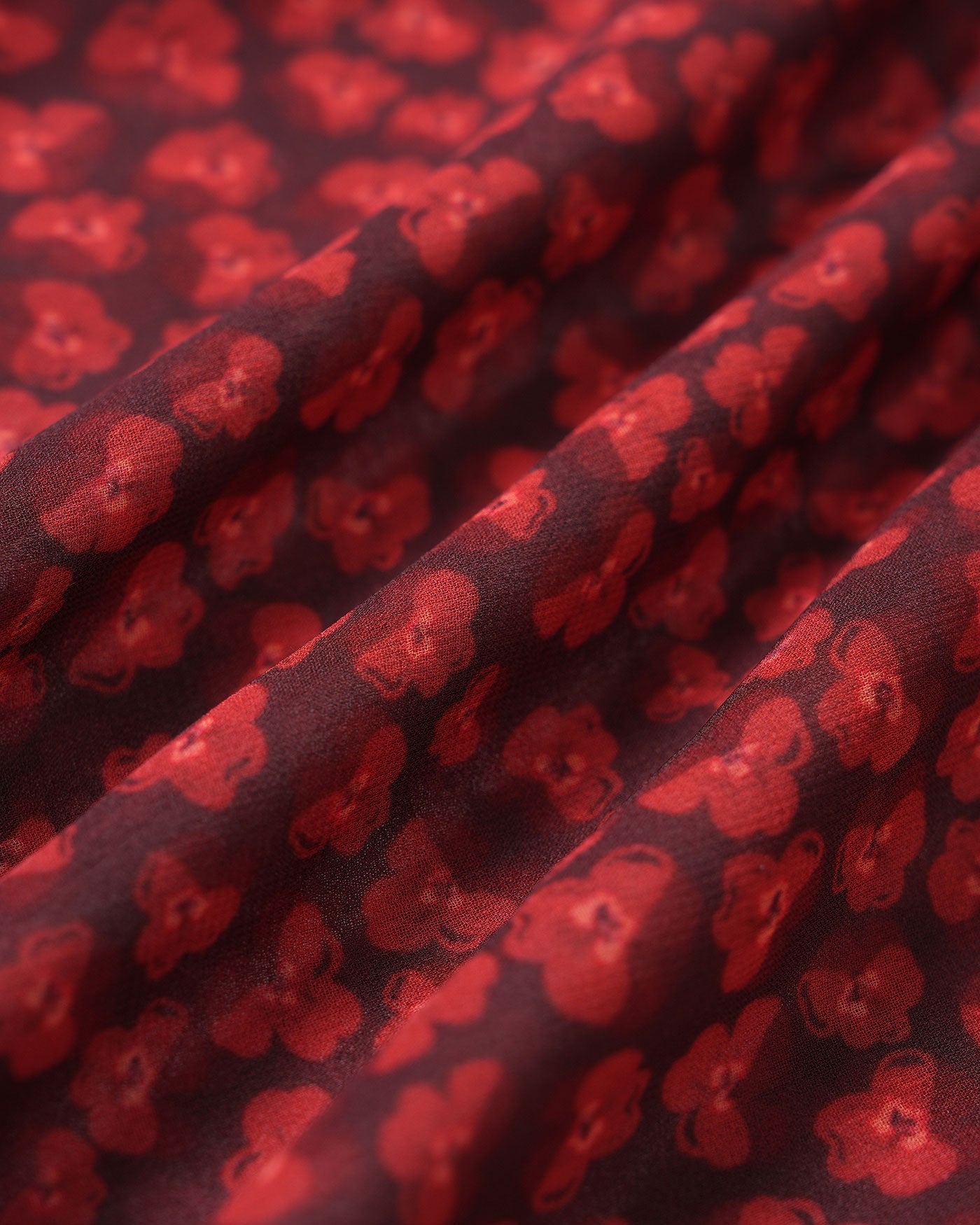 Rotes, geblümtes Maxikleid mit kleinen Ärmeln