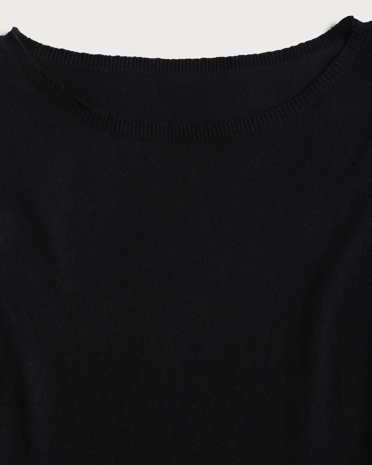 Schwarzes geripptes Mini-Kleid mit Rüschen