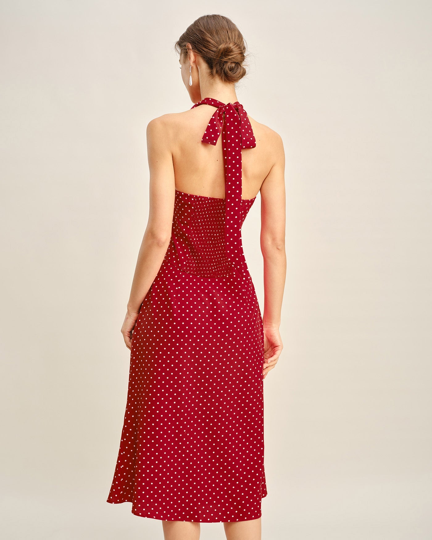Rotes Neckholder-Top mit gepunktetem Camisole