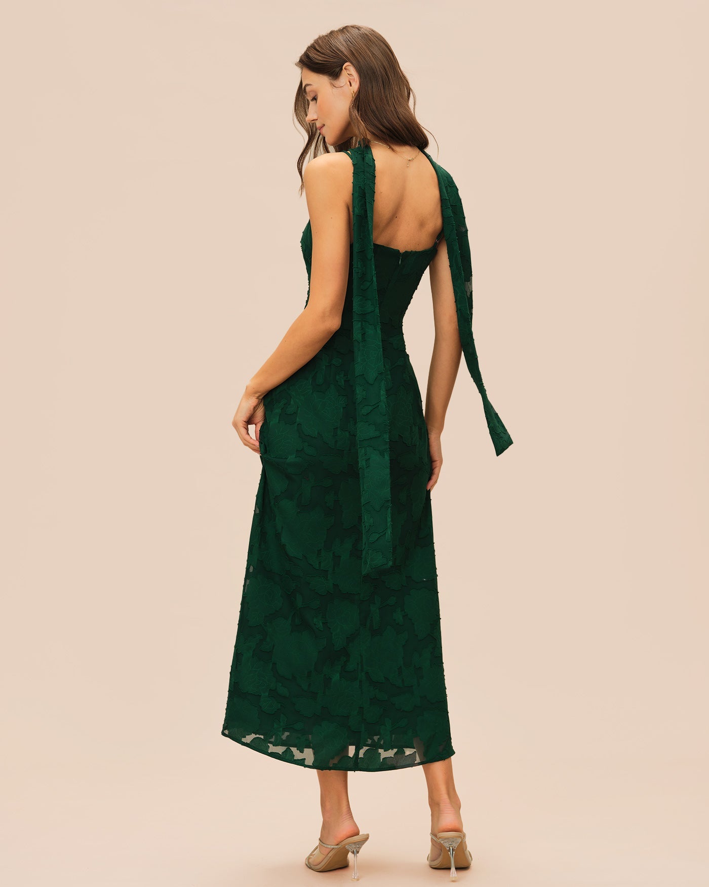 Maxikleid aus grünem Jacquard-Satin