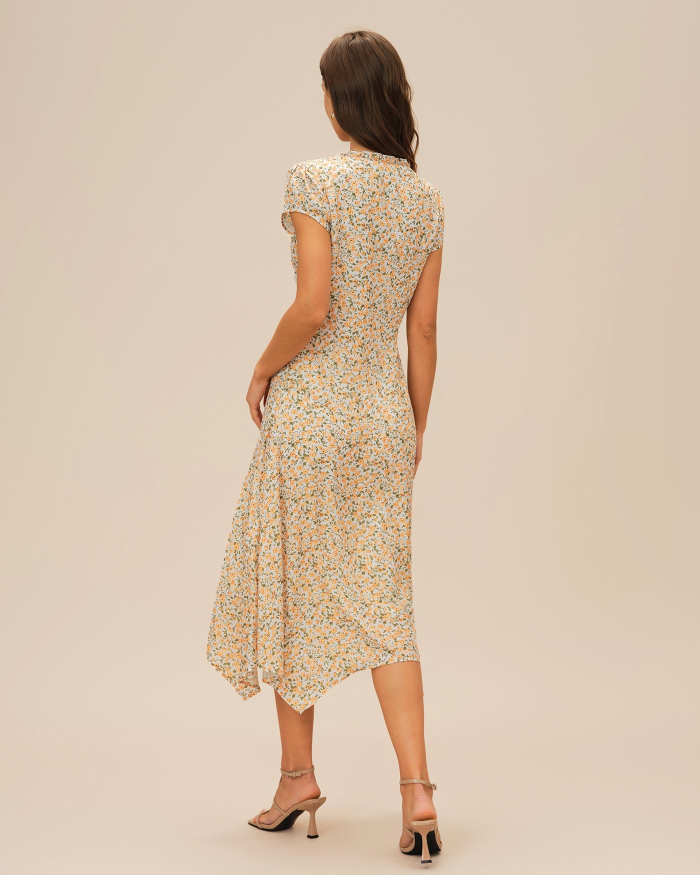 Gelbes Midikleid mit V-Ausschnitt und Blumenmuster
