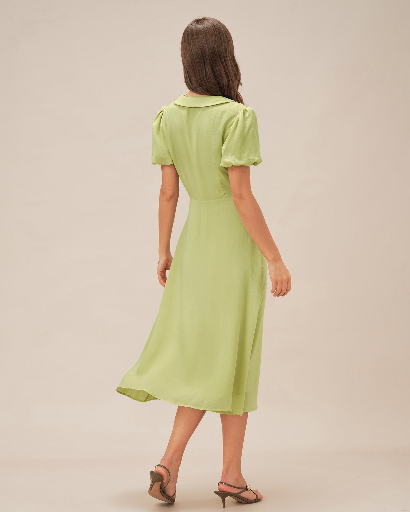 Grünes Midi-Kleid mit Hemdkragen