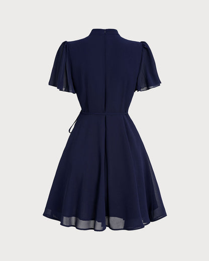 Blaues Minikleid mit Fledermausärmeln