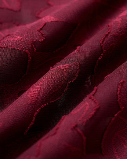Weinrotes Jacquard-Midikleid mit Herzausschnitt zum Überziehen