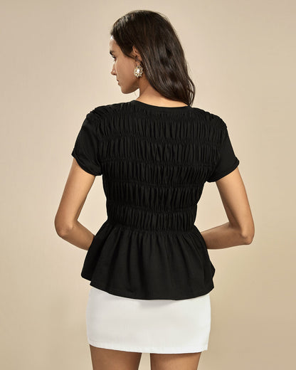 Schwarzes gerafftes T-Shirt mit Rundhalsausschnitt