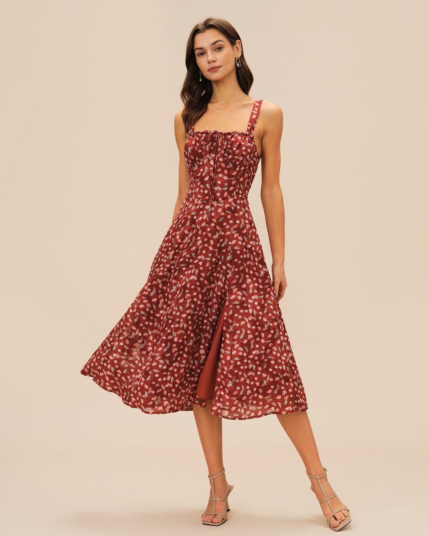 Weinrotes geblümtes Slip-Midikleid
