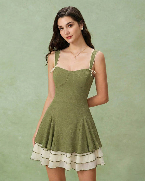 Grünes kontrastierendes Slip-Minikleid