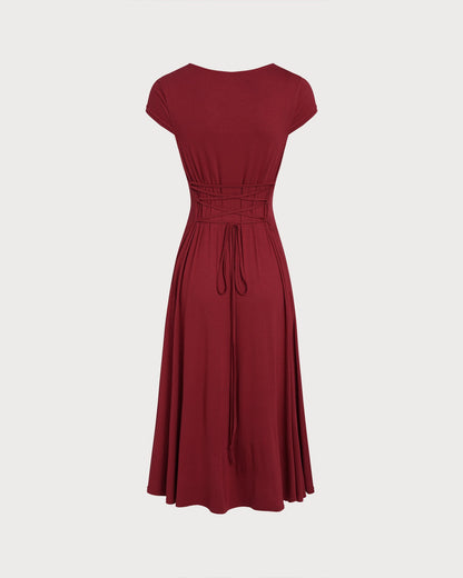 Rotes Midikleid mit eckigem Ausschnitt und Taschen