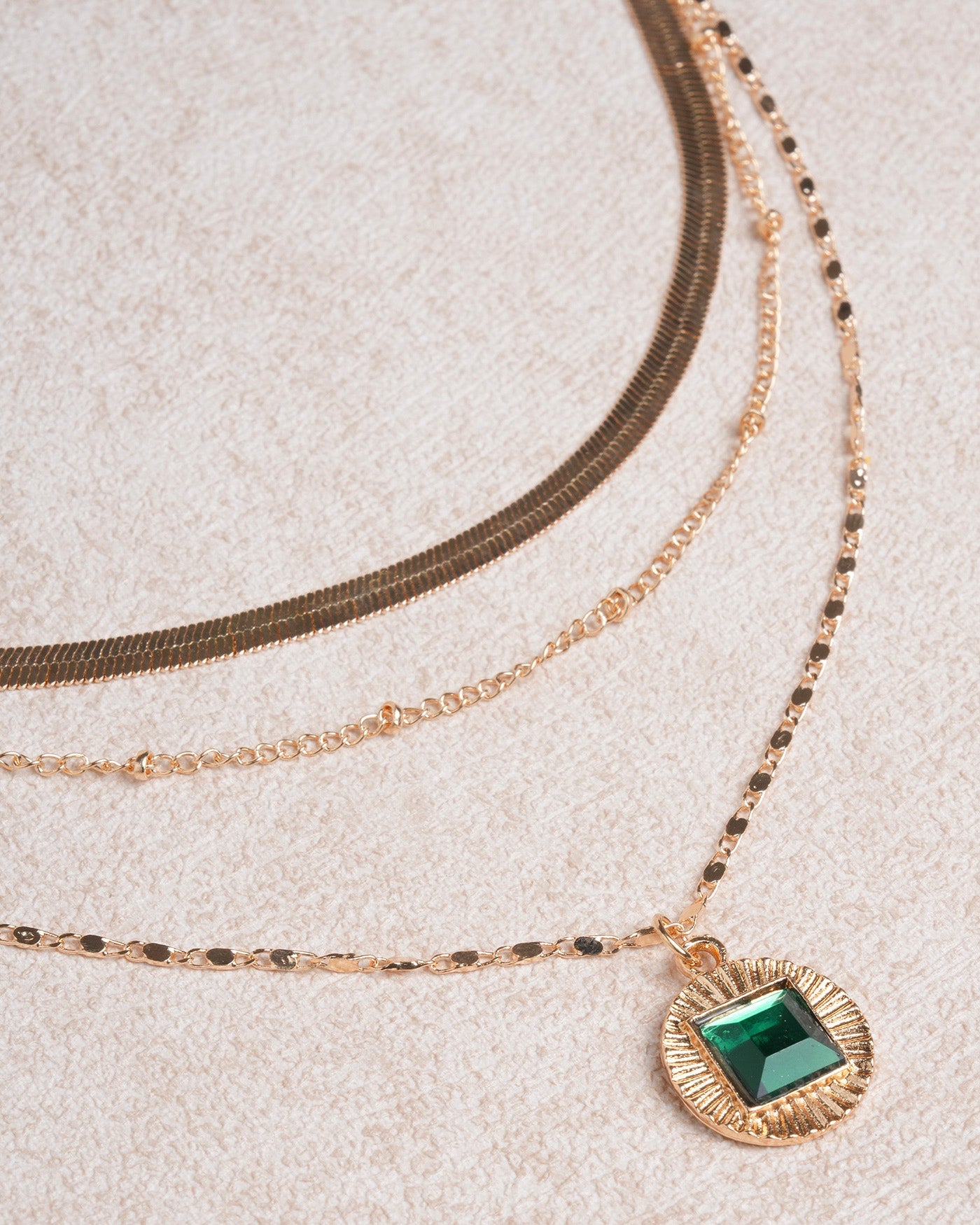 Damenkette im Lagenlook