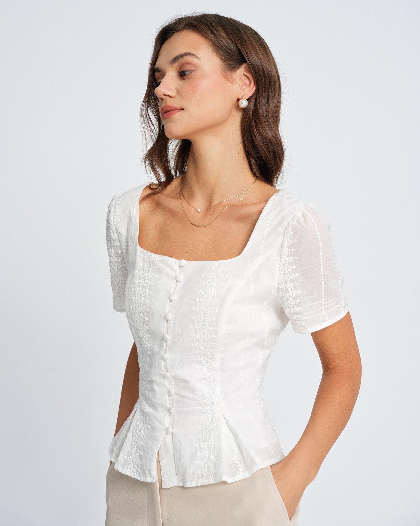 Weiße Bluse mit Blumenmuster und Struktur