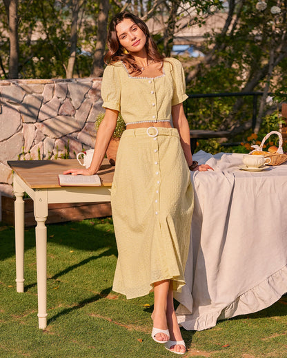 Gelbe Bluse mit quadratischem Ausschnitt und Stickerei