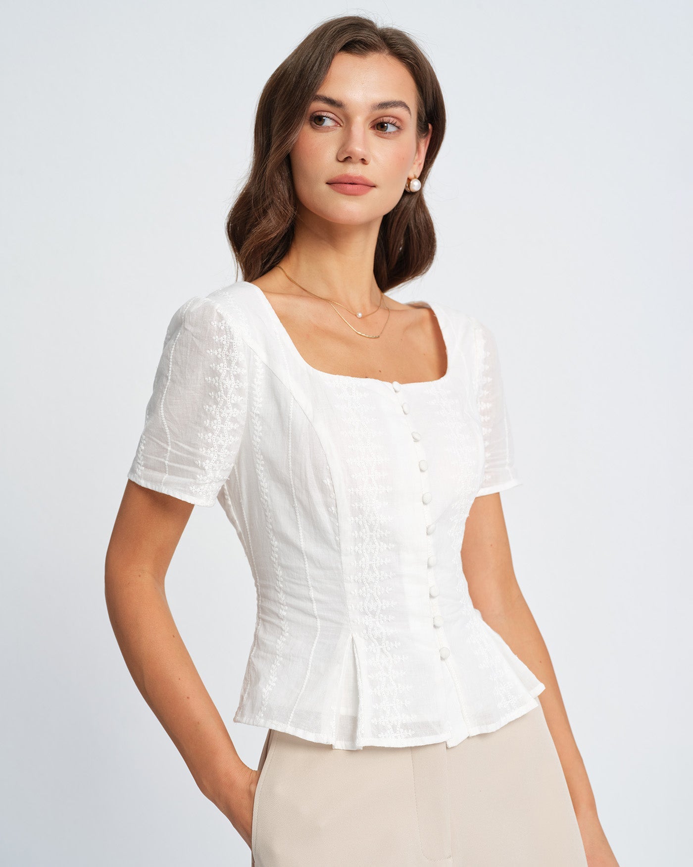 Weiße Bluse mit Blumenmuster und Struktur