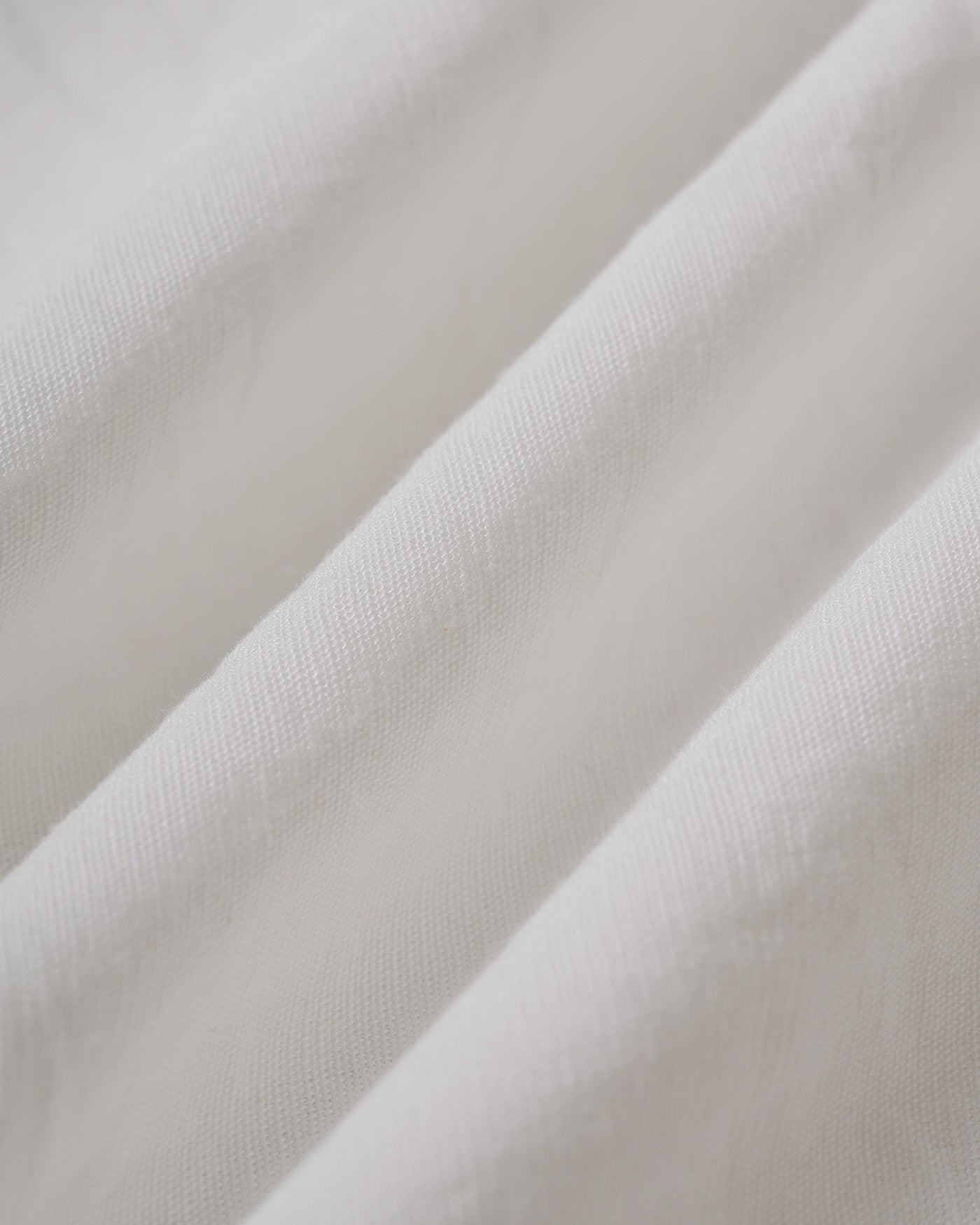 Weiße Hose mit Gummizug an der Taille