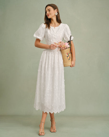 Weißes Midikleid mit Blumenmuster und Rundhalsausschnitt
