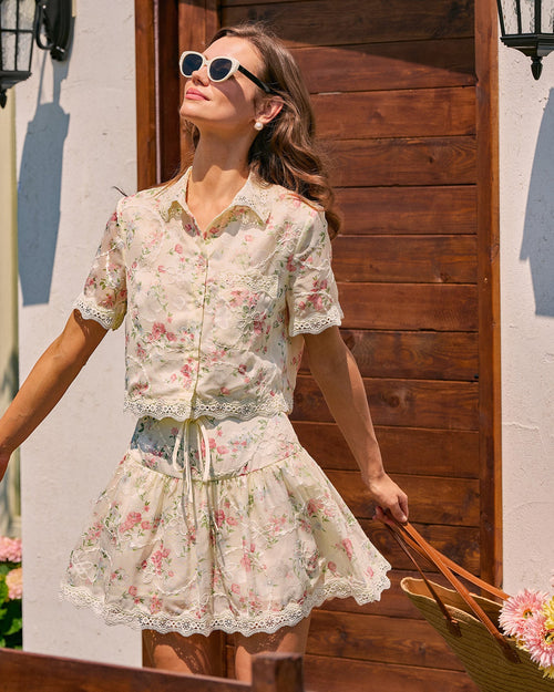 Bluse mit Blumenkragen, Spitze und Taschen