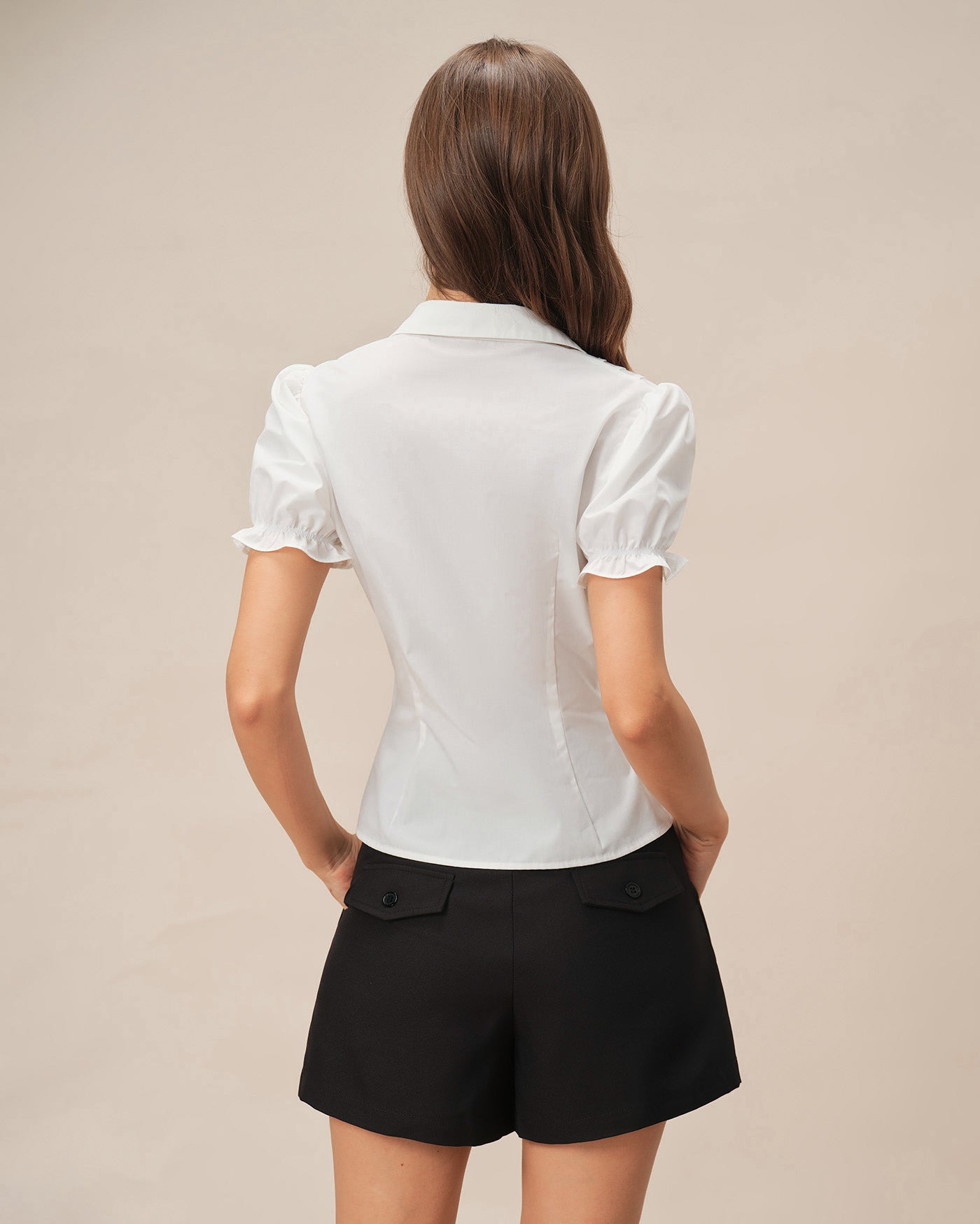Weiße Bluse mit Puffärmeln und Kragen