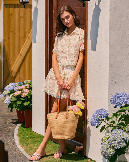 Bluse mit Blumenkragen, Spitze und Taschen
