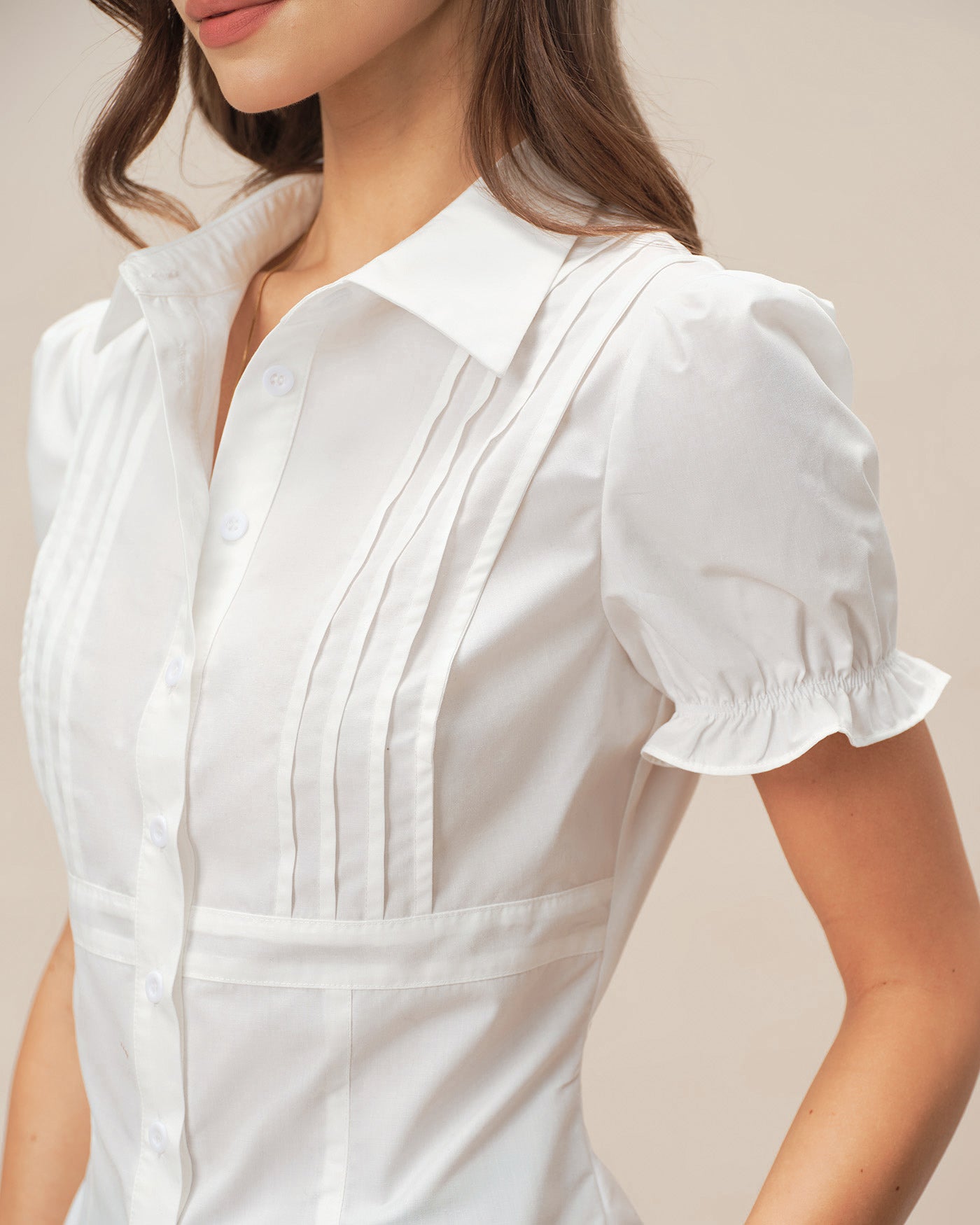 Weiße Bluse mit Puffärmeln und Kragen