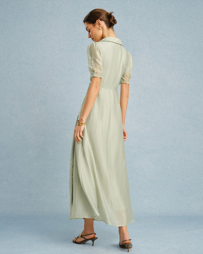 Grünes Maxikleid mit V-Ausschnitt und Knopfleiste