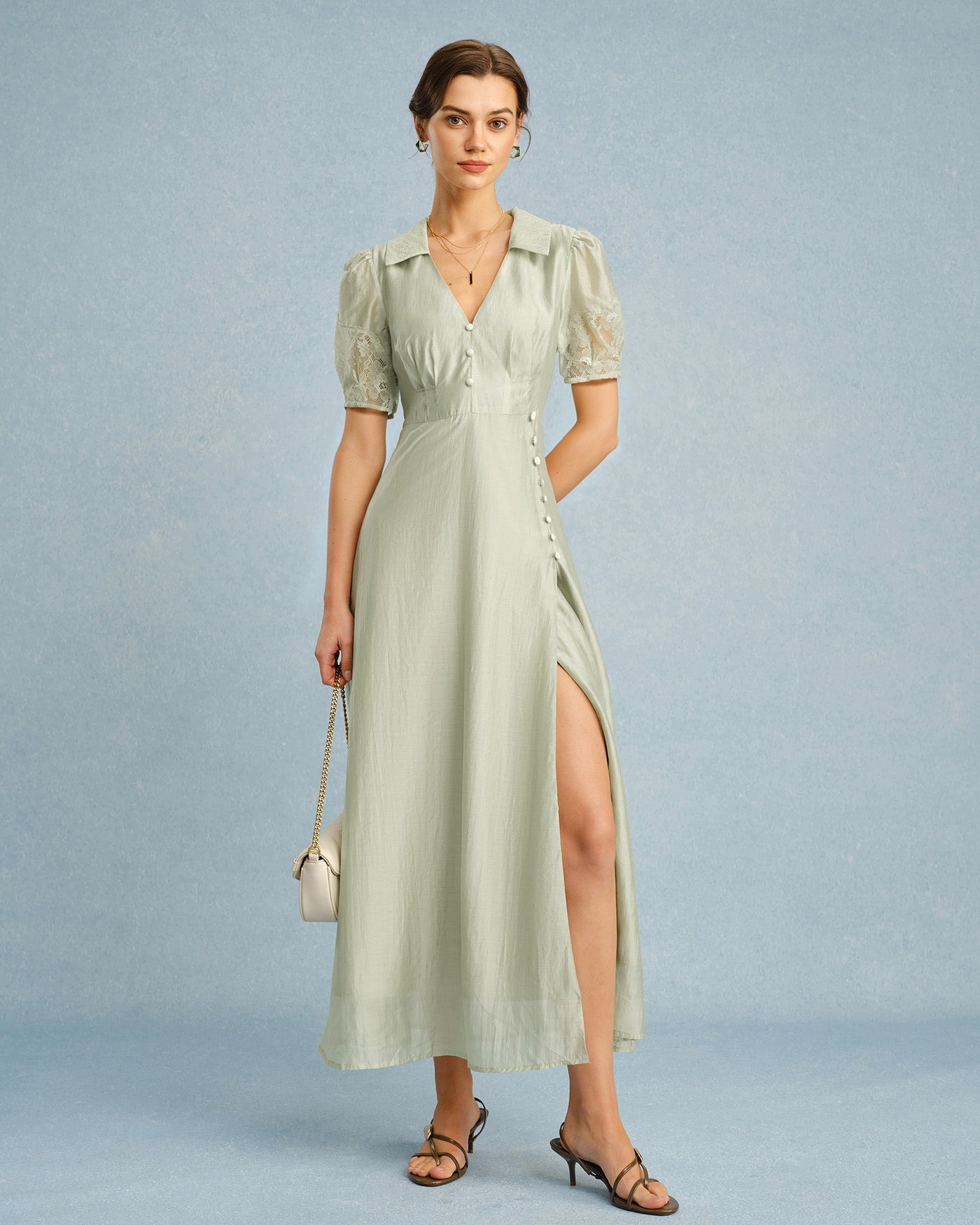 Grünes Maxikleid mit V-Ausschnitt und Knopfleiste