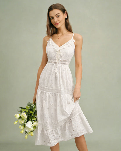Weißes, gesmoktes langes Slip-Kleid