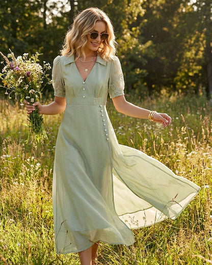 Grünes Maxikleid mit V-Ausschnitt und Knopfleiste