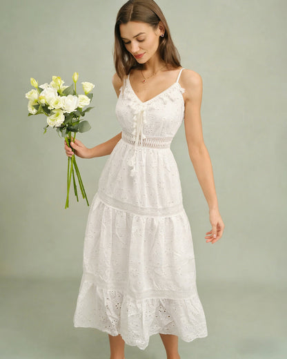 Weißes, gesmoktes langes Slip-Kleid