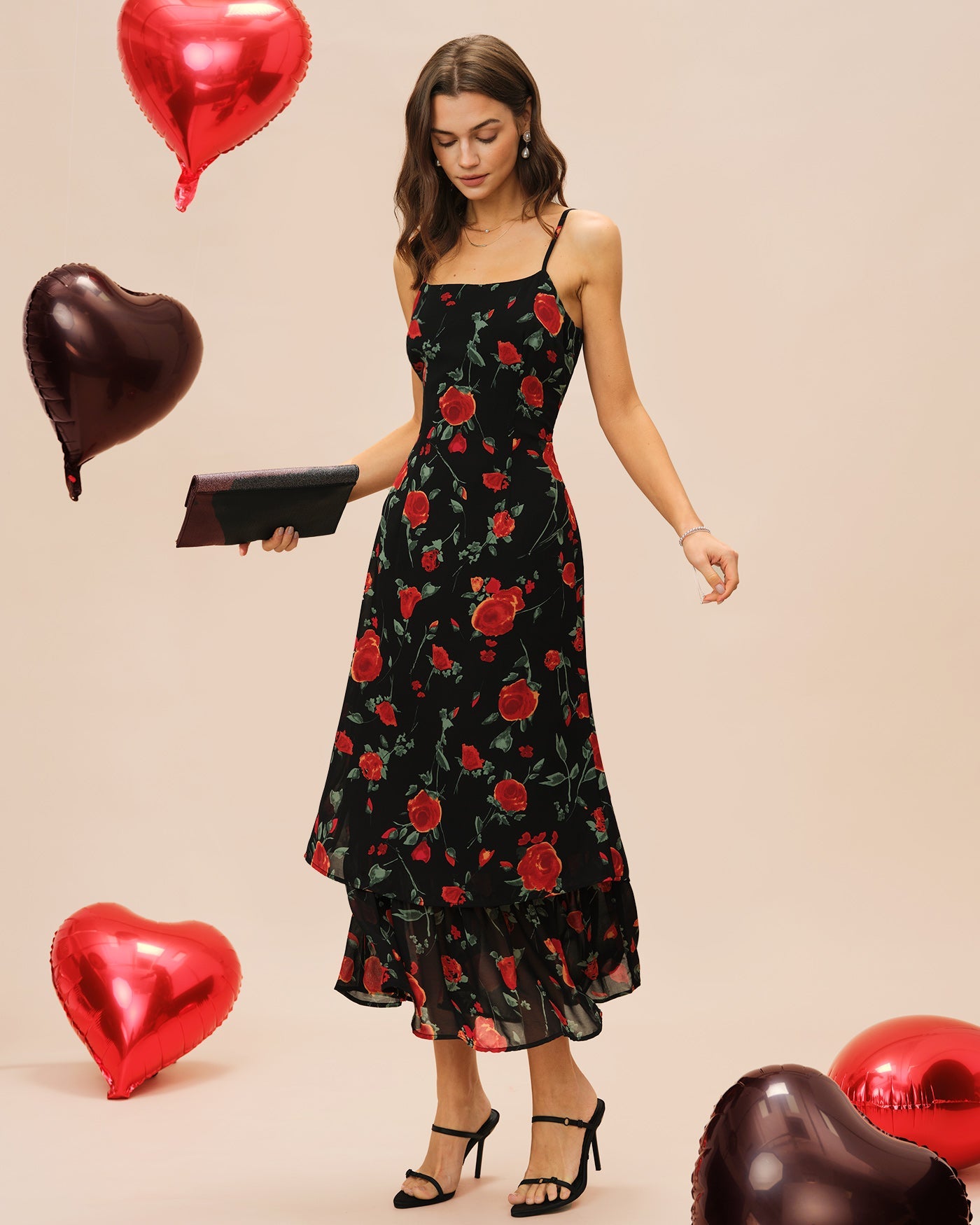 Schwarzes geblümtes Slip-Maxikleid aus Chiffon