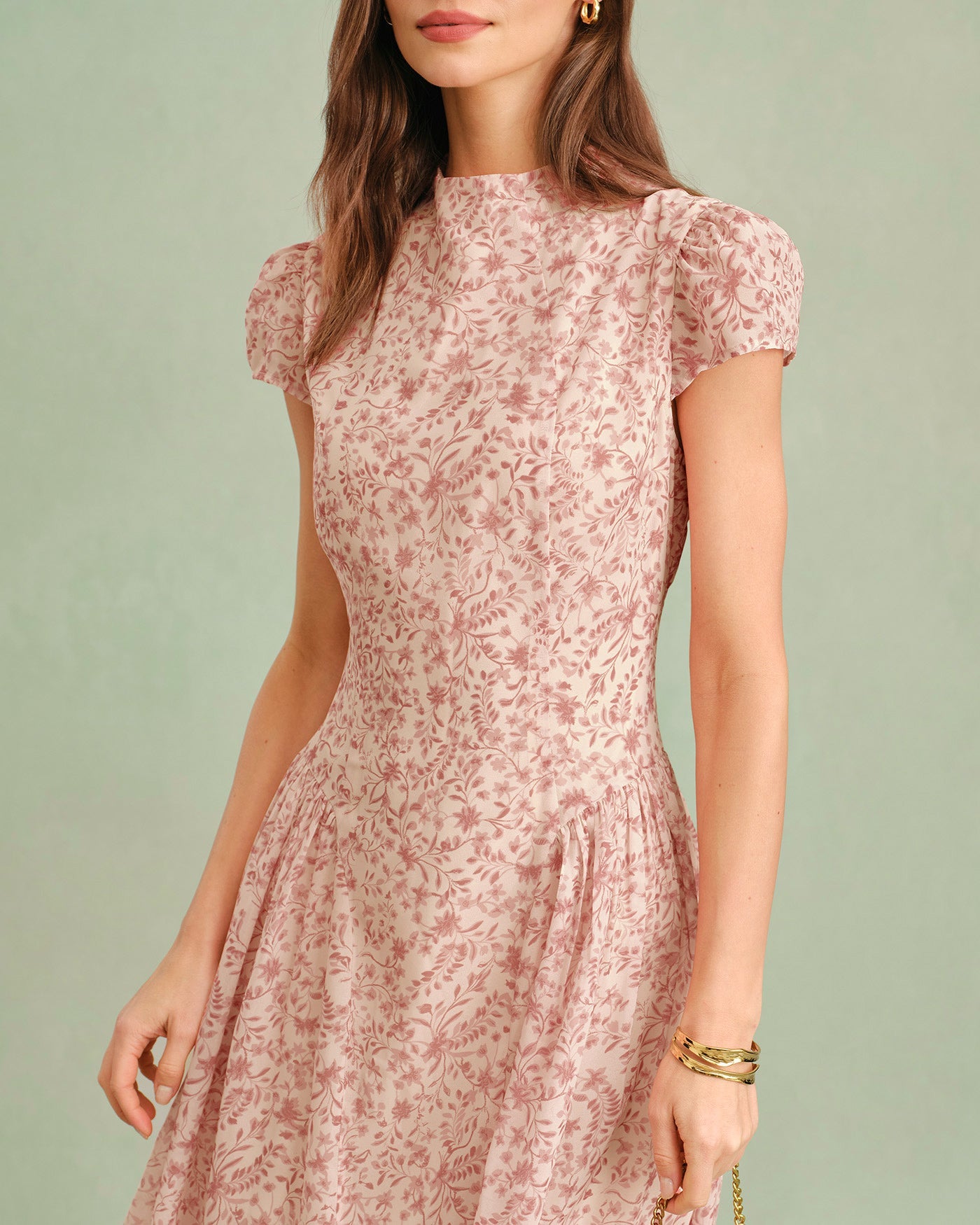 Rosa Maxikleid mit Blumenmuster und Stehkragen