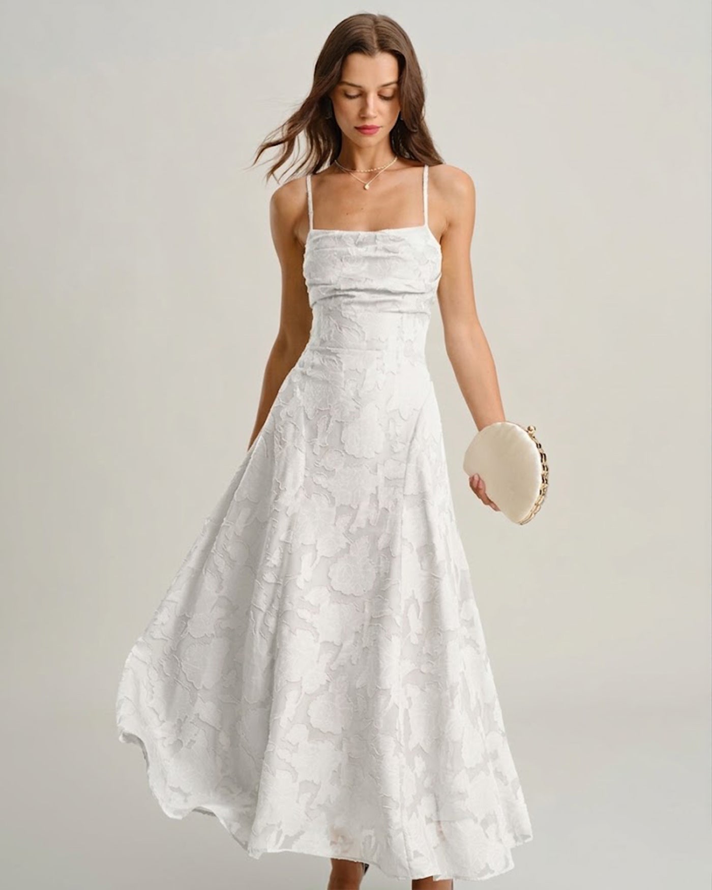 Weißes Jacquard-Maxikleid mit gekreuzten Trägern
