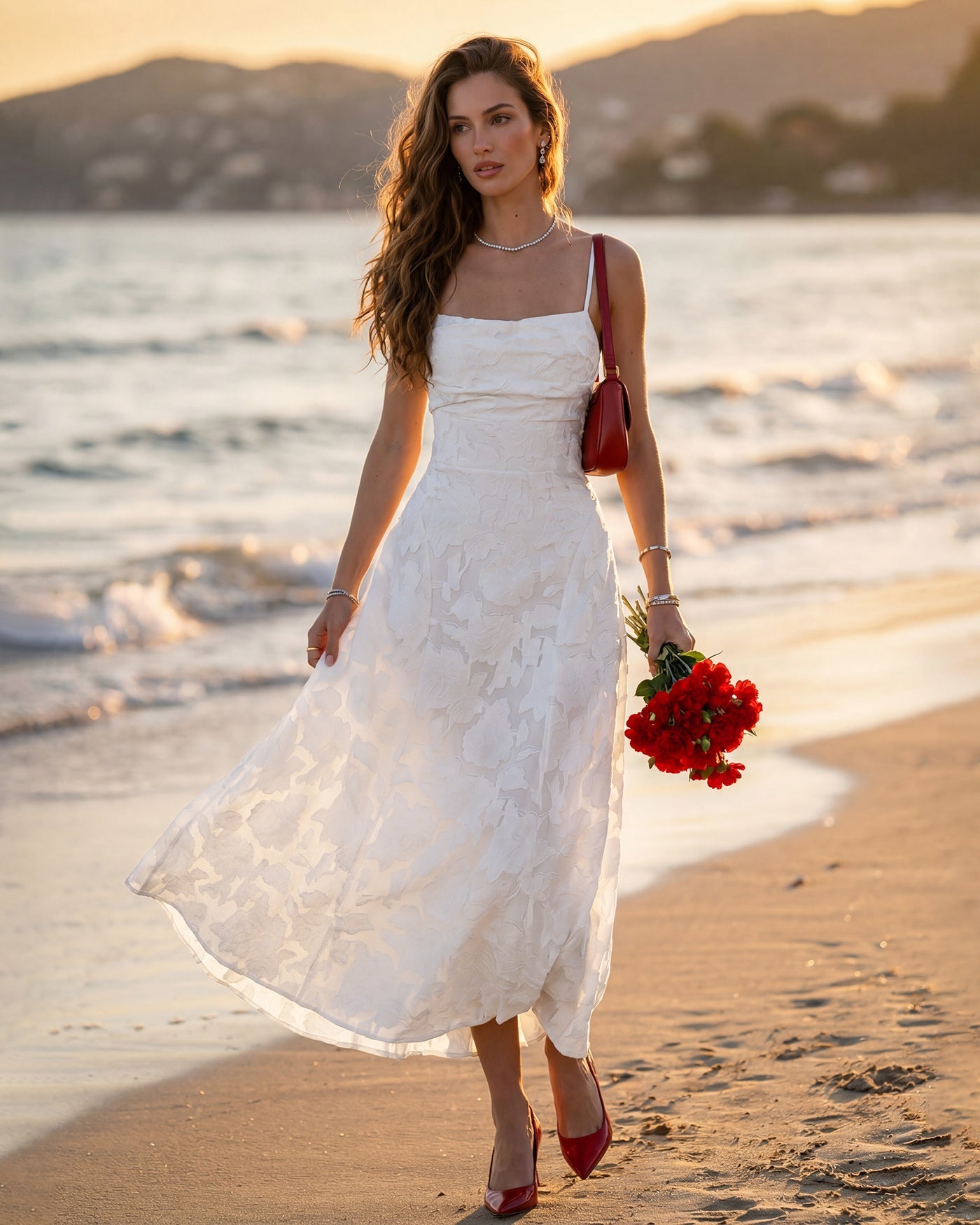 Weißes Jacquard-Maxikleid mit gekreuzten Trägern