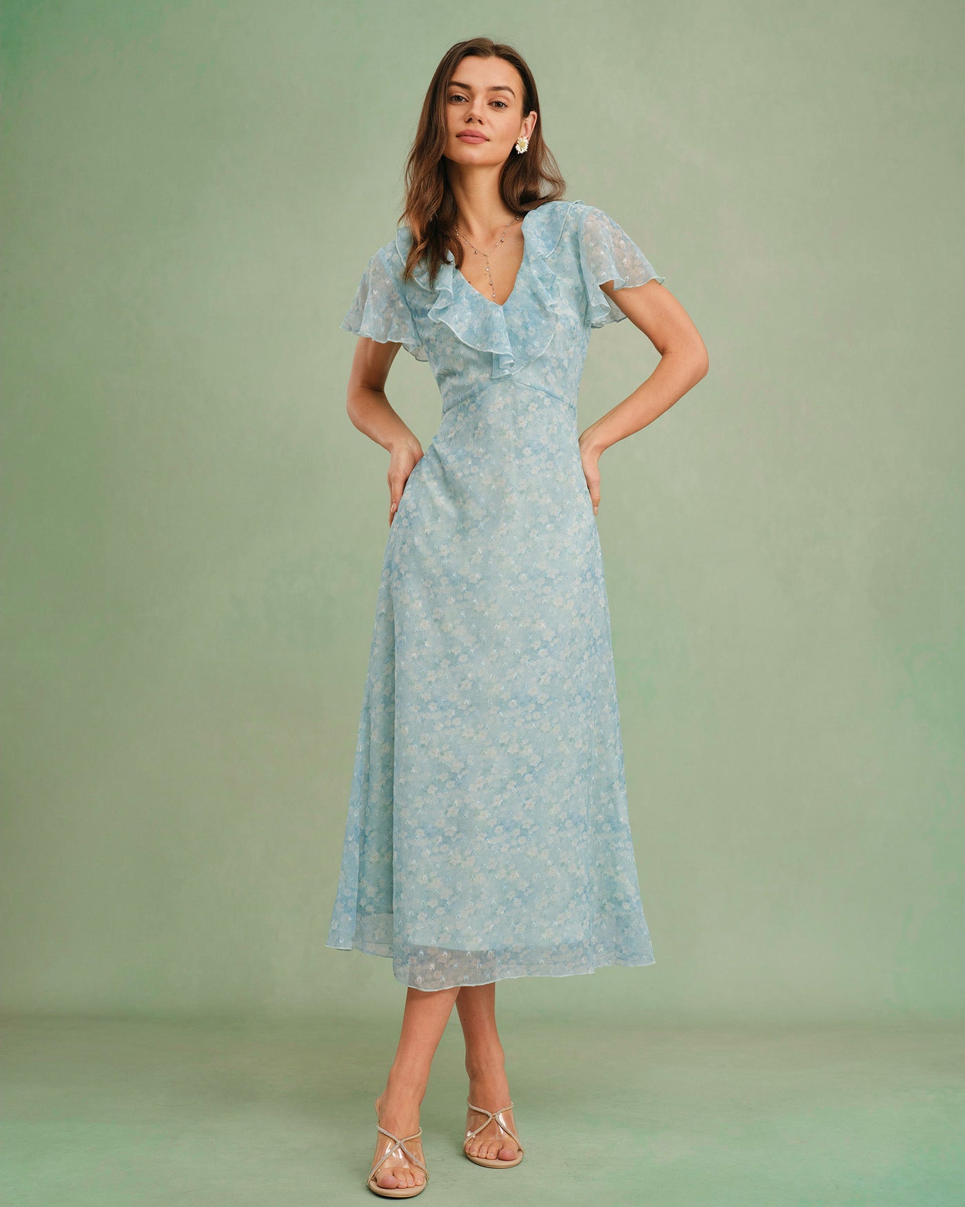 Blaues V-Ausschnitt-Midikleid mit Blumenmuster und Rüschen