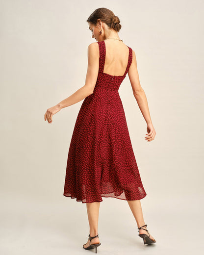 Rotes Midikleid mit Blumenmuster und Herzausschnitt