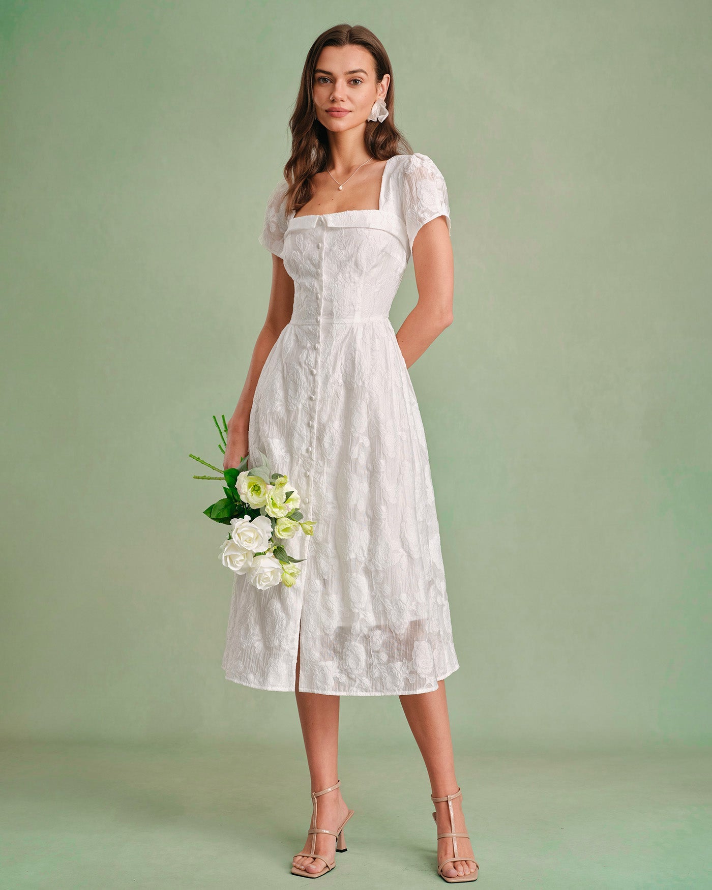 Weißes Midikleid mit eckigem Ausschnitt und überkreuzten Trägern