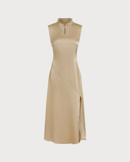 Aprikotfarbenes, gerafftes Midikleid