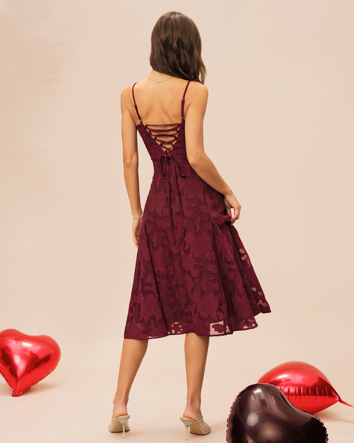 Weinrotes Jacquard-Midikleid mit Herzausschnitt zum Überziehen