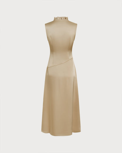 Aprikotfarbenes, gerafftes Midikleid