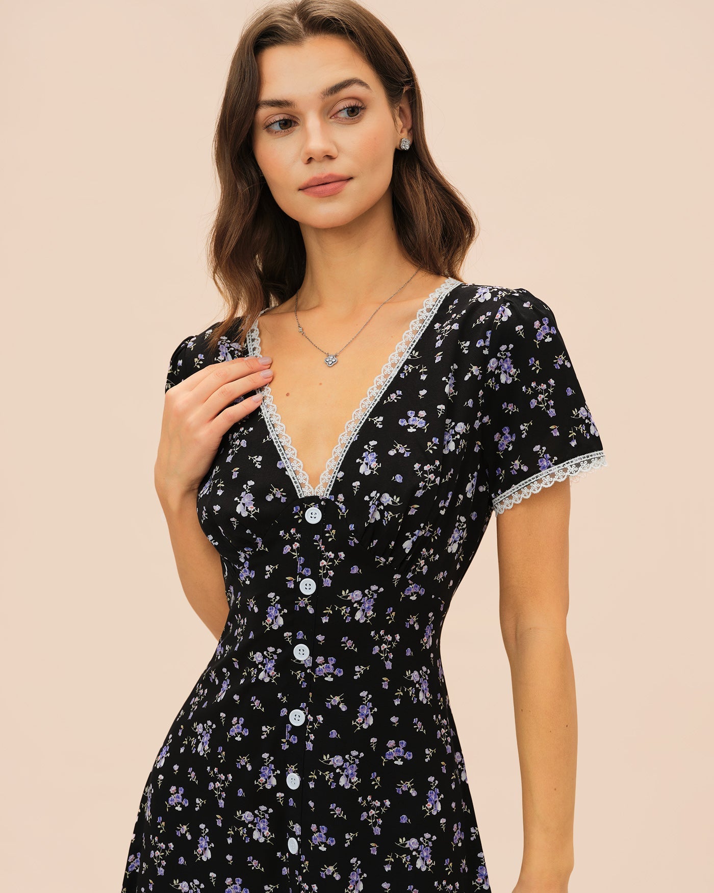 Schwarzes V-Ausschnitt Spitzen-Midikleid mit Blumenmuster