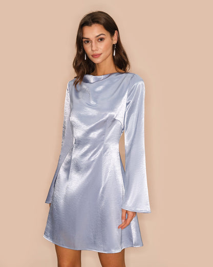 Blaues Satin-Minikleid mit Puffärmeln