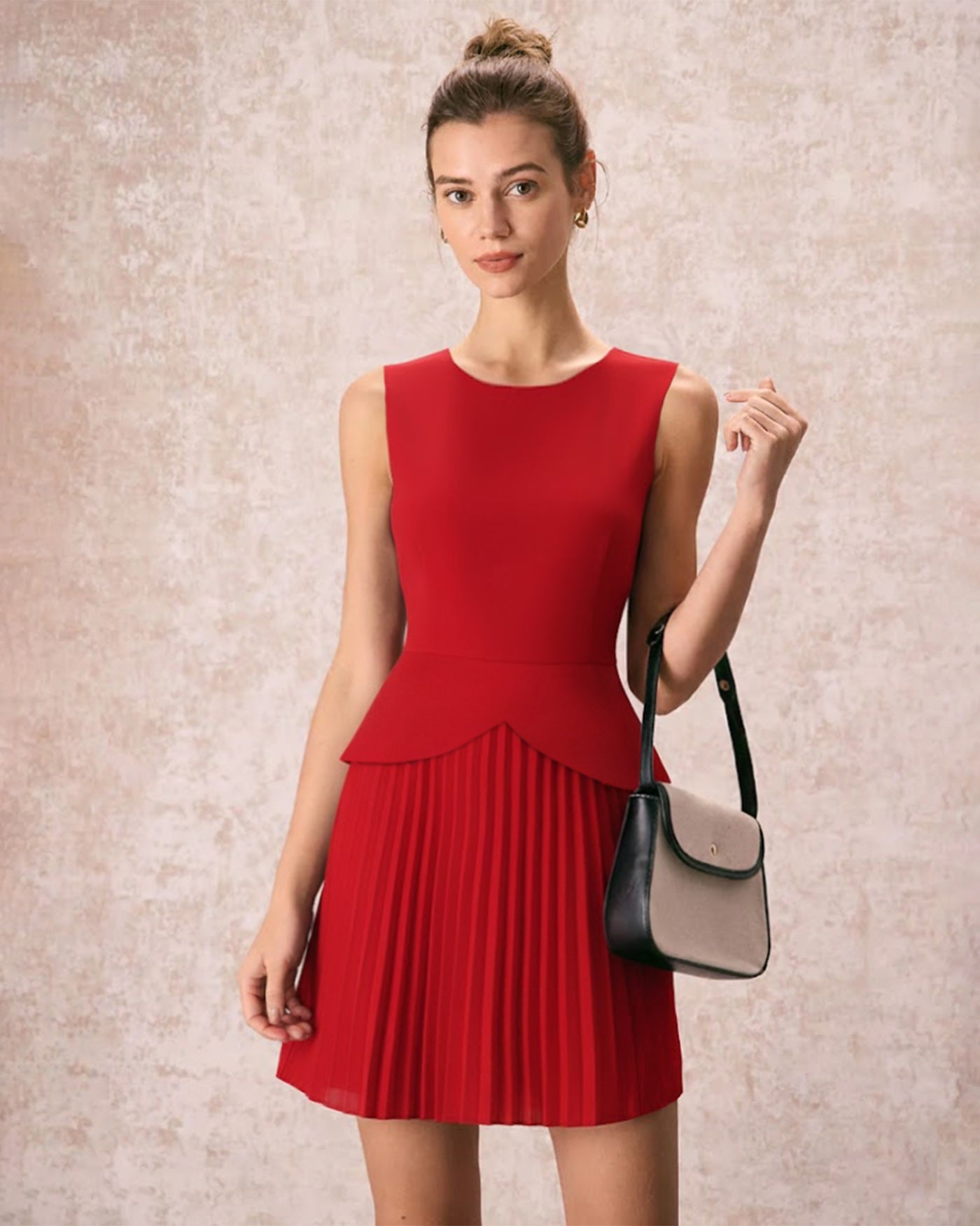 Rotes gerafftes Minikleid
