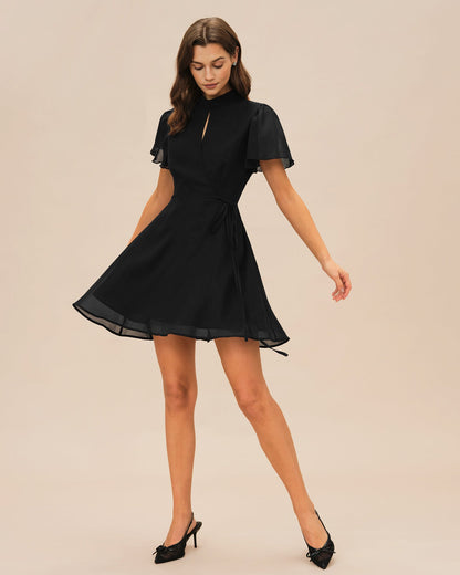 Schwarzes Minikleid mit Fledermausärmeln „Black Turtle“