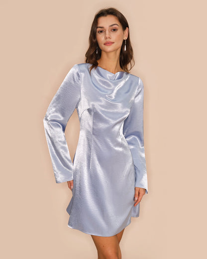 Blaues Satin-Minikleid mit Puffärmeln