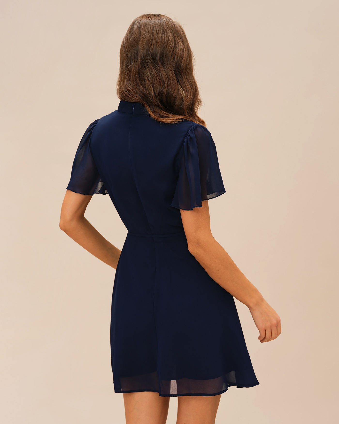 Blaues Minikleid mit Fledermausärmeln