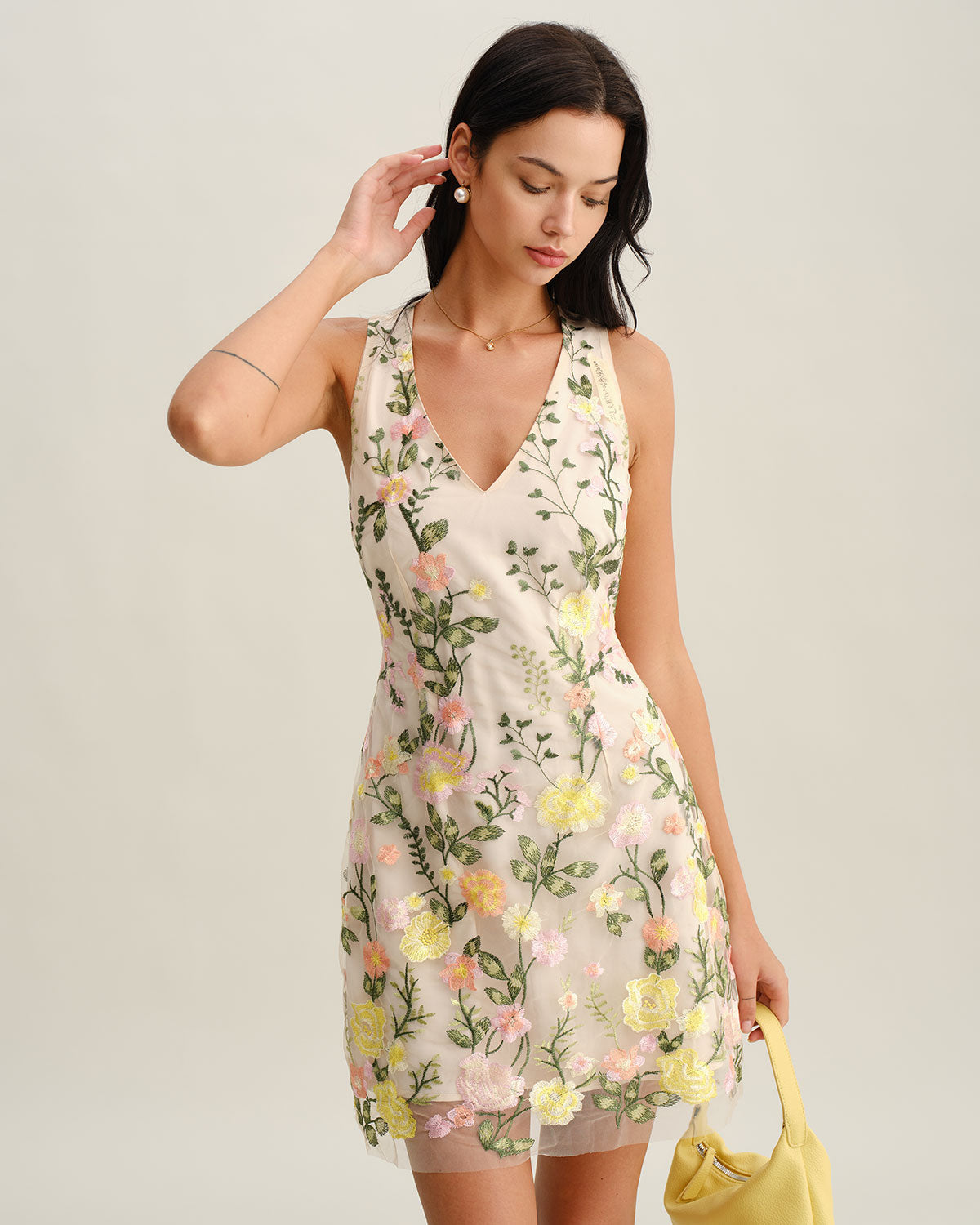 Gelbes ärmelloses Minikleid mit V-Ausschnitt und Blumenmuster