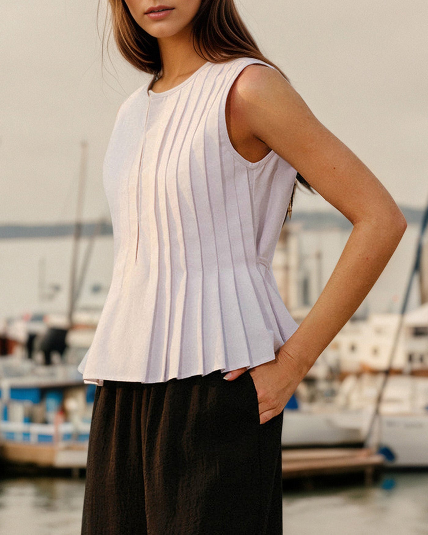 Weißes, gerafftes Tanktop mit Rundhalsausschnitt