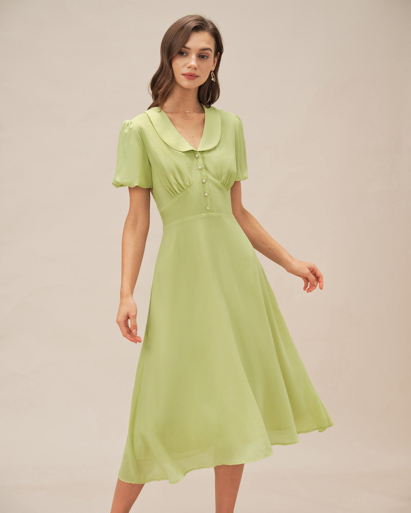 Grünes Midi-Kleid mit Hemdkragen